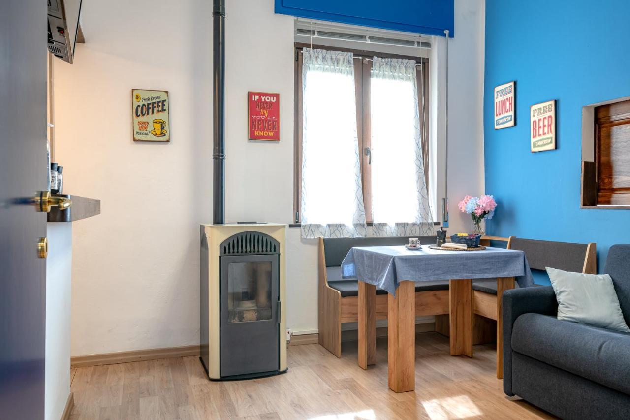Ferienwohnung Bilocale Blue Relax Erba Exterior foto