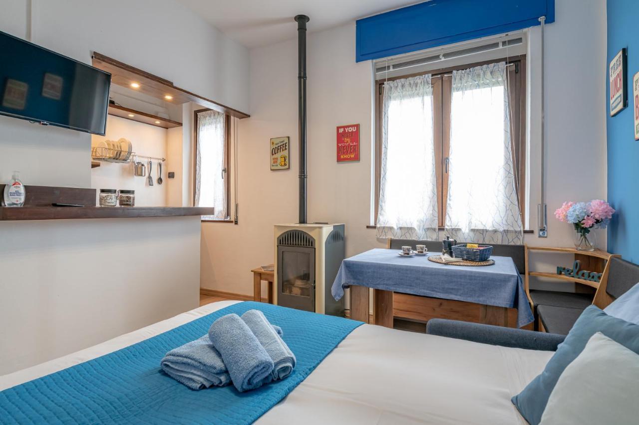 Ferienwohnung Bilocale Blue Relax Erba Exterior foto
